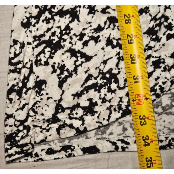 Rose and Olive Women's size 1X Metallic Bead Neckline Tunic Graphic Black/White - Picture 12 of 14